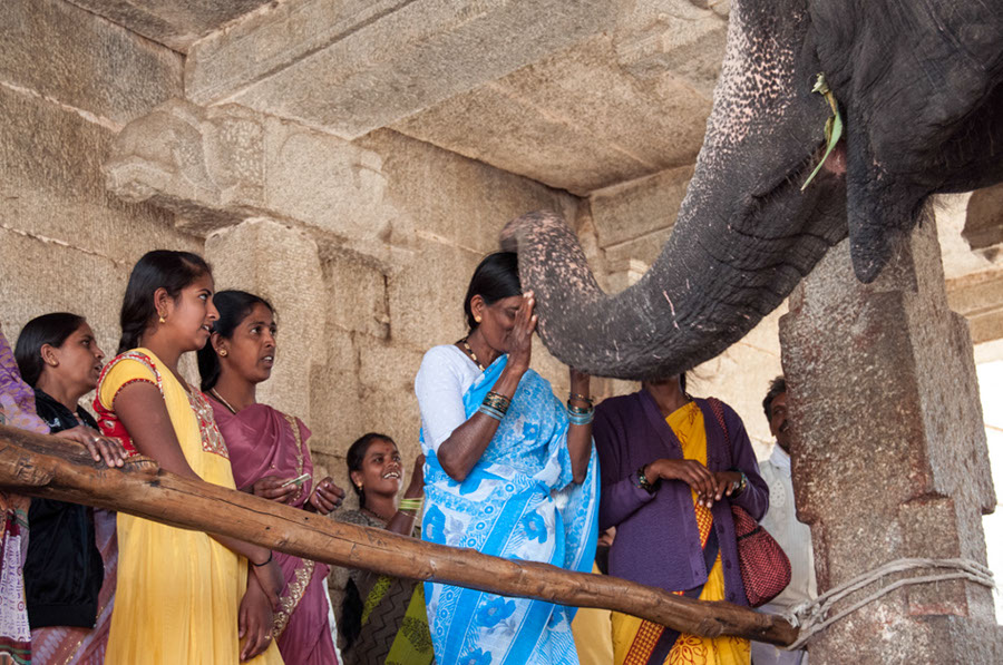 %_tempFileName5280%20Hampi%20-%20Virupaksha%20Temple,%20benedizione%