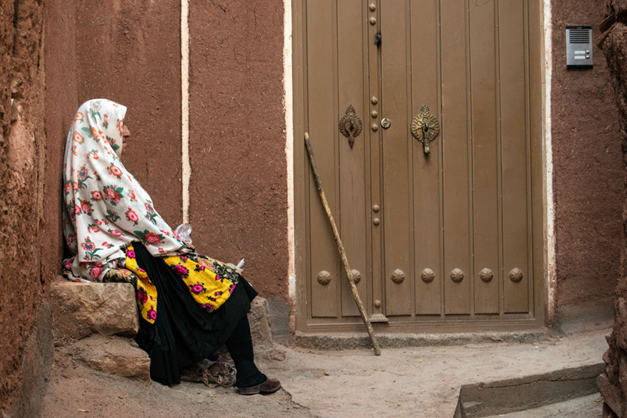 %_tempFileName2283%20%20Abyaneh%20(colored%20chador)%