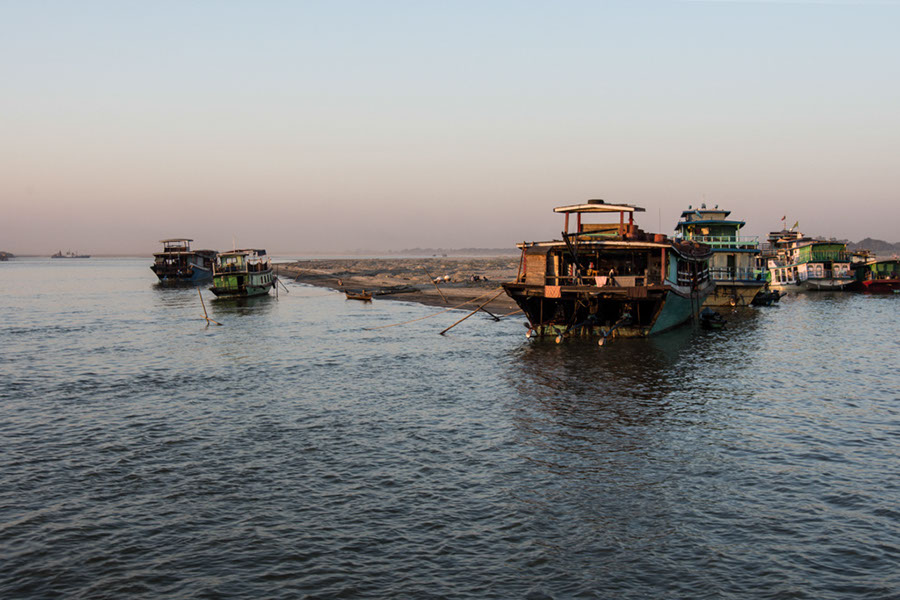 %_tempFileName0102%20Mandalay%20-%20Irrawaddy%20river%